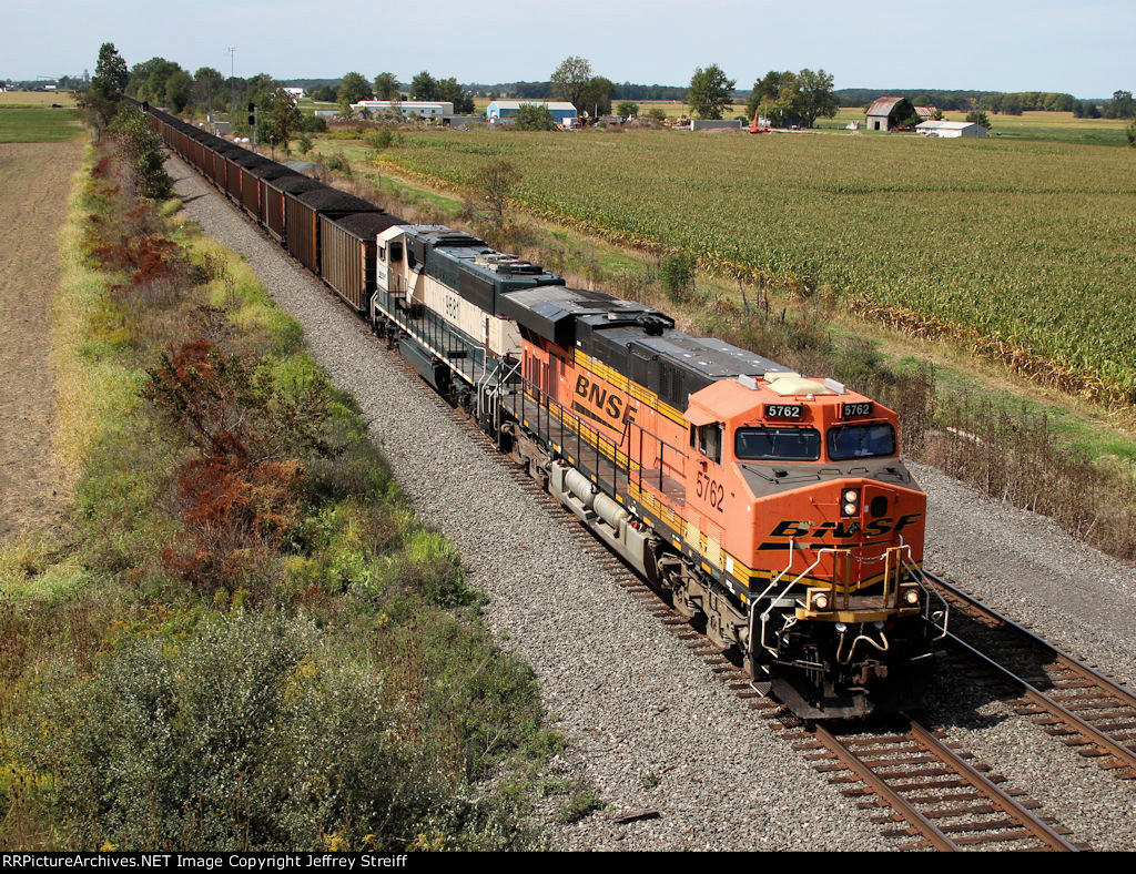 BNSF 5762